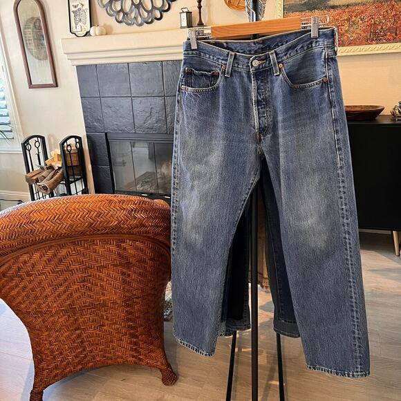 Levis Jeans Mens Size 32 X 30 Blue 501 Button Fly Medium Wash 100% Cotton - Picture 16 of 16